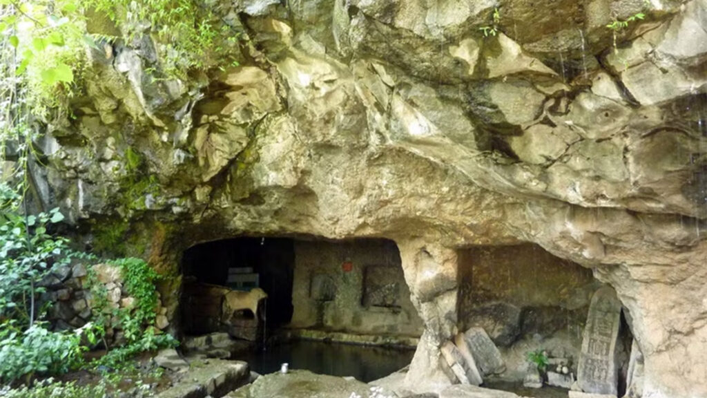 Rajpuri Caves