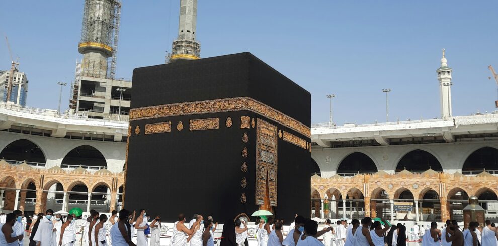 pilgrims doing tawaaf